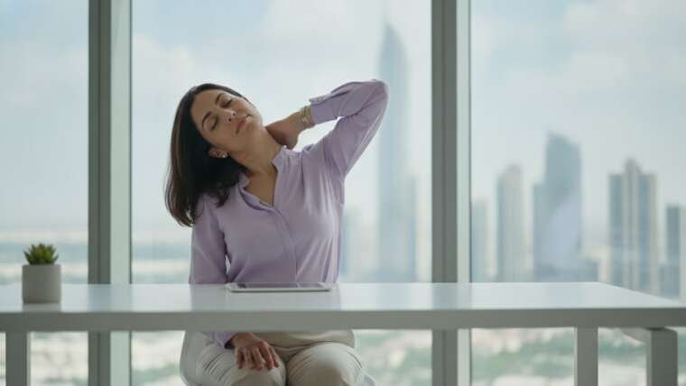 Office Yoga for Neck and Shoulder Pain: 2026 Guide